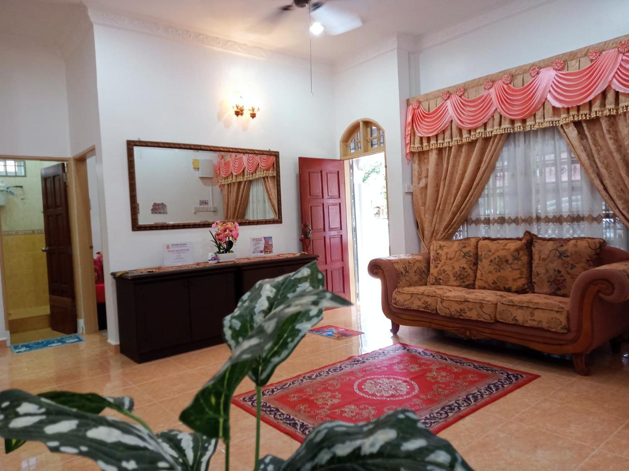 Mawar Camelia Homestay 5 Bedrooms Fully Aircond - Near Airport And Stadium Gong Badak كُوالا تيرينغانو المظهر الخارجي الصورة