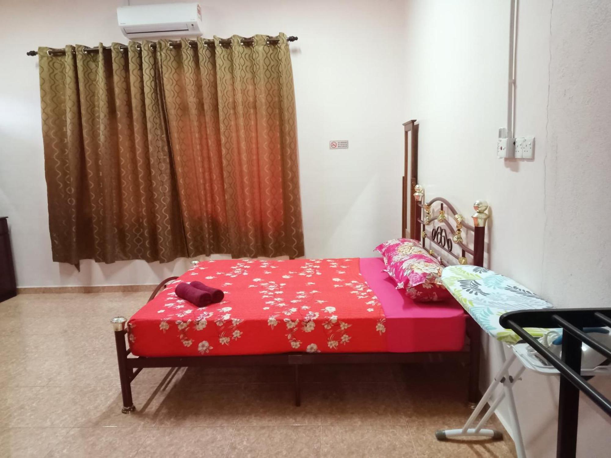 Mawar Camelia Homestay 5 Bedrooms Fully Aircond - Near Airport And Stadium Gong Badak كُوالا تيرينغانو المظهر الخارجي الصورة